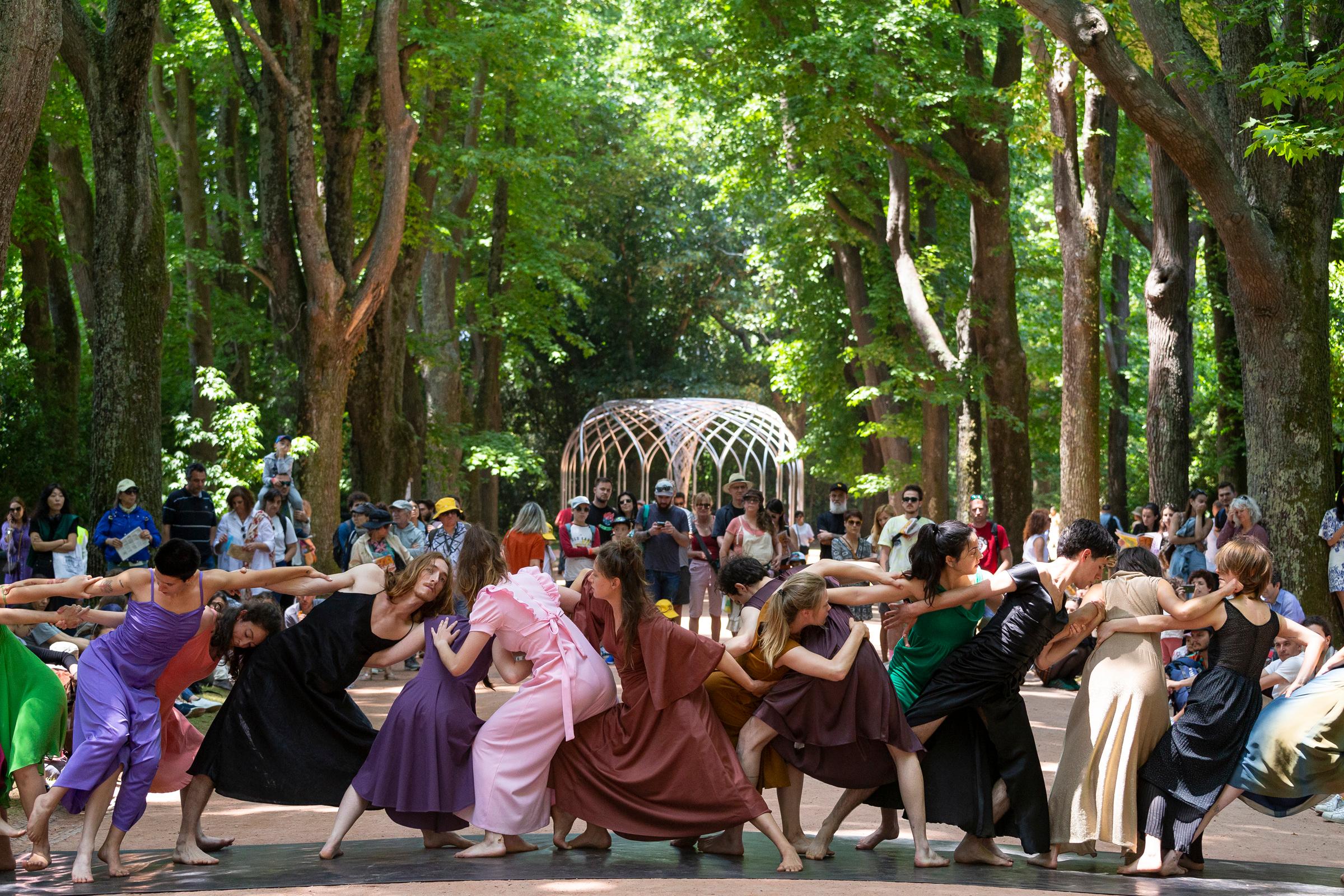 © Run Lola! Studio / “Barricada”, by Marcelo Evelin / interpreted by FAÍCC 2023 / Serralves Em Festa